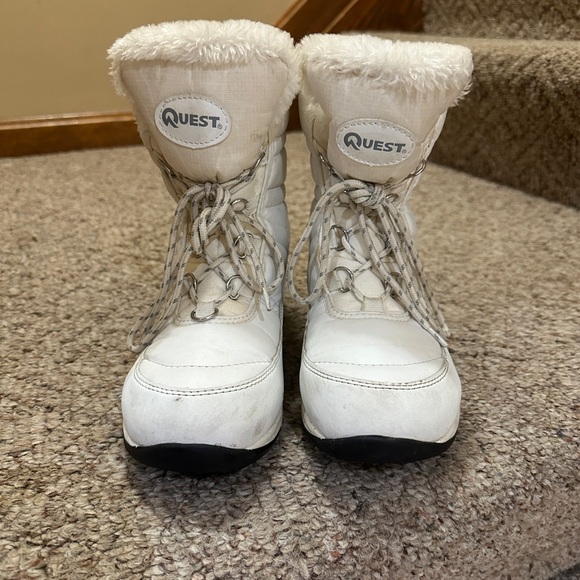 3M Thinsulate White Winter Boots with Fur - Picture 2 of 7